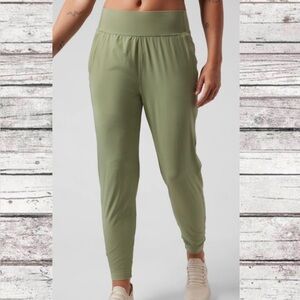 Athleta run with it safe Olive Green Women's Jogger Pants size large no flaws